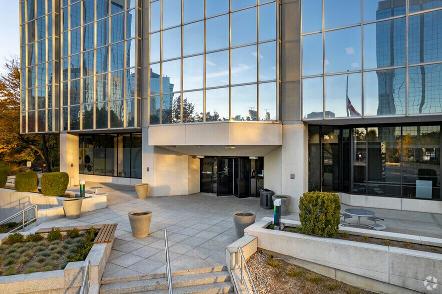 More Photos Of 1 Robert Speck Pky, Mississauga Unknown For Sale