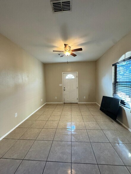 More Photos Of 327 Couch St, Olmito Apartments For Sale