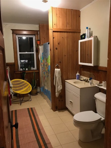 More Photos Of 42 Central St, Newport Flex For Lease