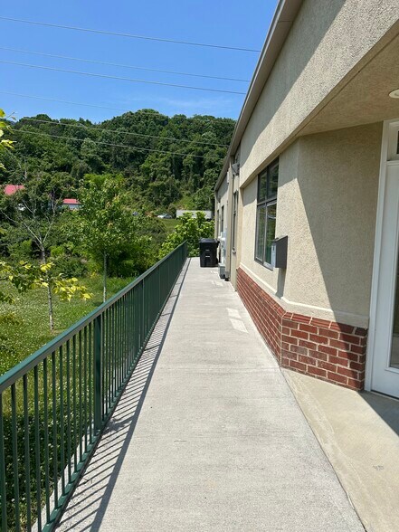 More Photos Of 4903 Starkey Rd, Roanoke Medical For Lease