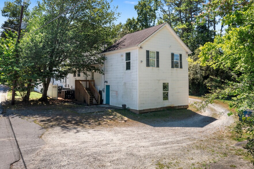 More Photos Of 9010 Main St, Woodstock Freestanding For Sale