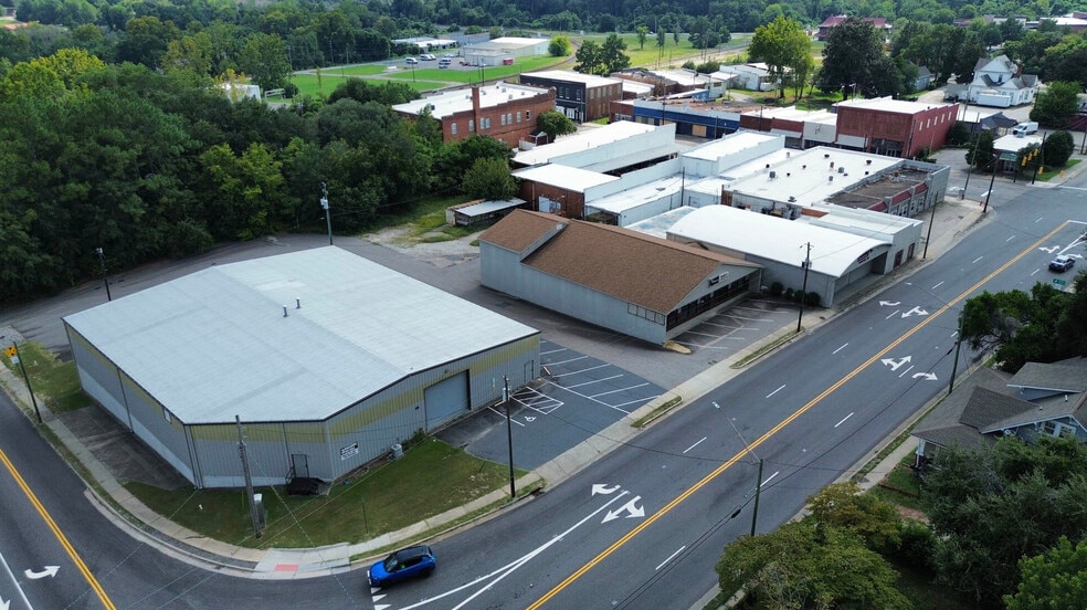 More Photos Of 220 Raleigh st, Hamlet Showroom For Sale