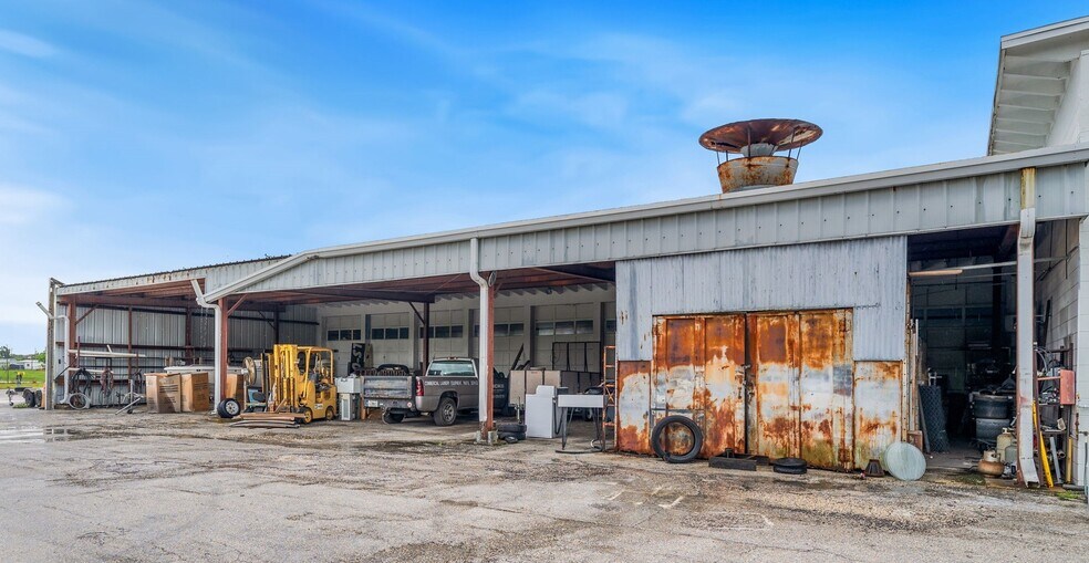 More Photos Of 4475 28th St N, Saint Petersburg Industrial For Sale