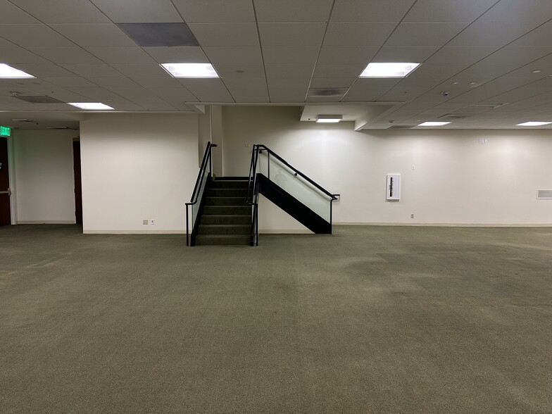 More Photos Of 888 S Figueroa St, Los Angeles Office For Lease