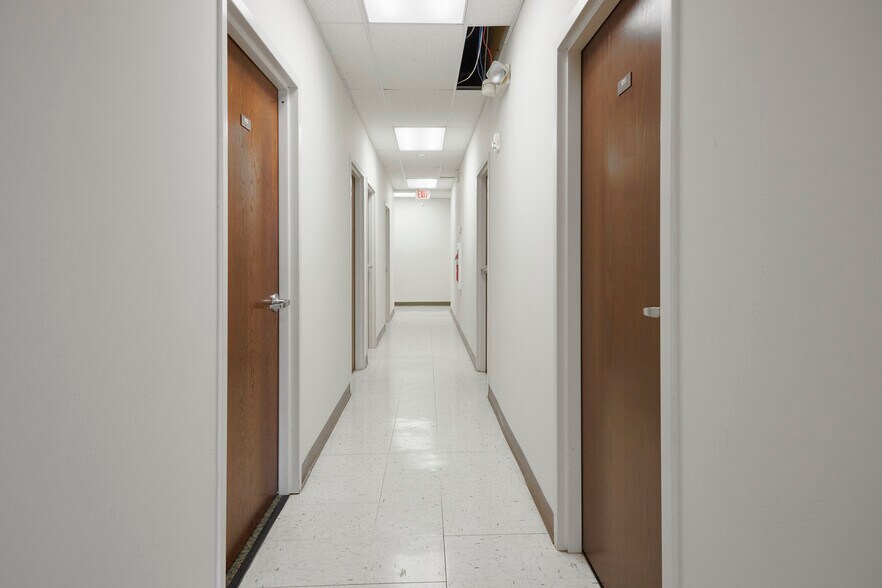 More Photos Of 7401 S Broadway, Red Hook Office For Sale