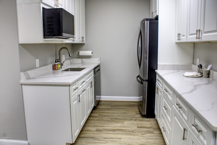 More Photos Of 10521 Judicial Dr, Fairfax Medical For Sale