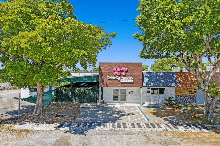 More Photos Of 835-841 NE 3rd Ave, Fort Lauderdale Bar For Sale