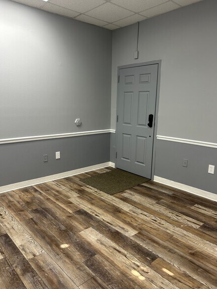 More Photos Of 18115 Us Hwy 41 N, Lutz Office For Sale