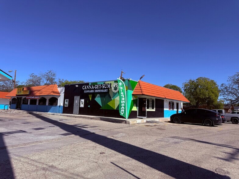 More Photos Of 1246 S General McMullen Dr, San Antonio Storefront Retail Office For Lease