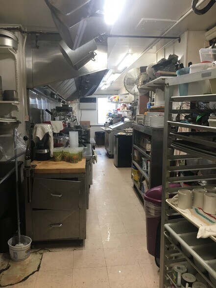 More Photos Of 36 John Ringo Rd, Ringoes Restaurant For Lease