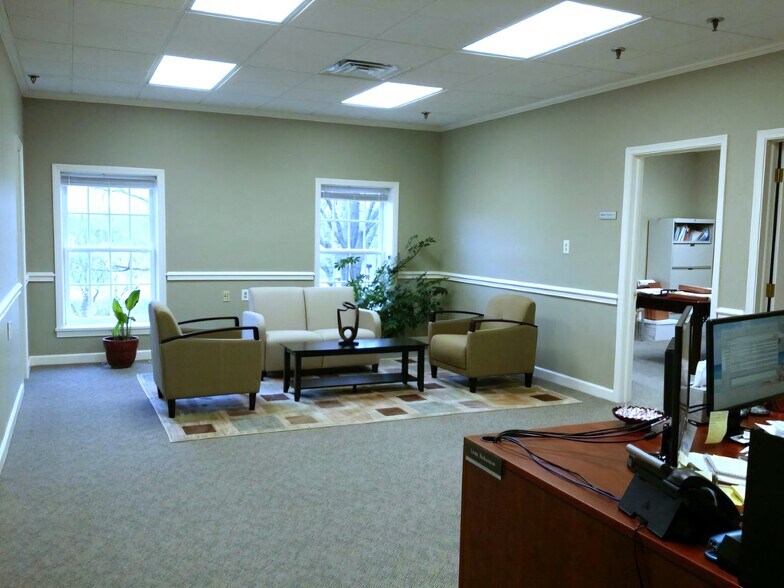 More Photos Of 5 E Main St, Hudson Office Residential For Lease