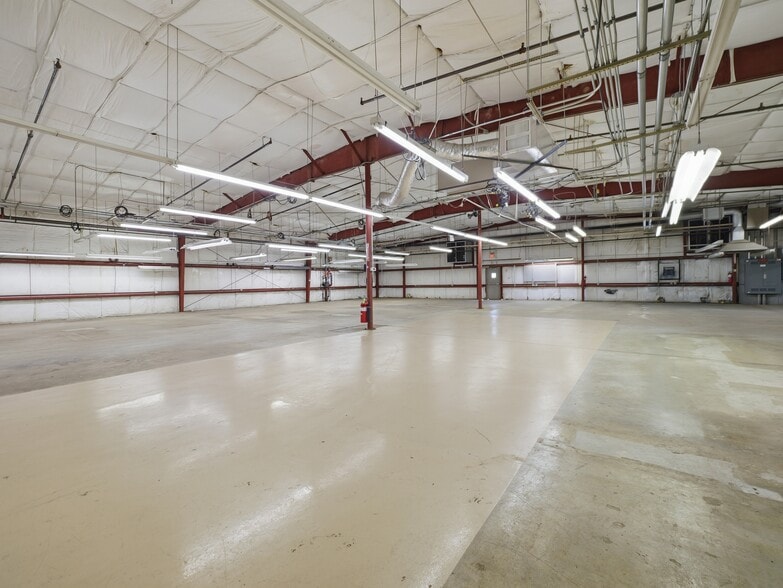 More Photos Of 857 Willow Cir, Hagerstown Manufacturing For Lease