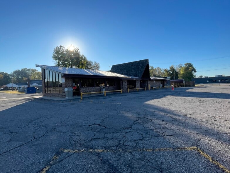 More Photos Of 1410 N Arkansas Ave, Russellville Specialty For Sale