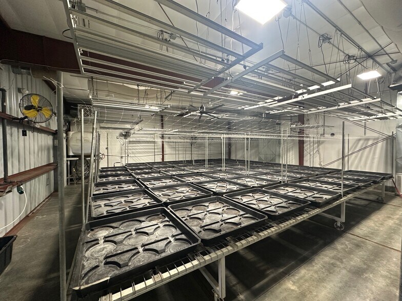 More Photos Of 3129 E Laketon Ave, Muskegon Distribution For Sale