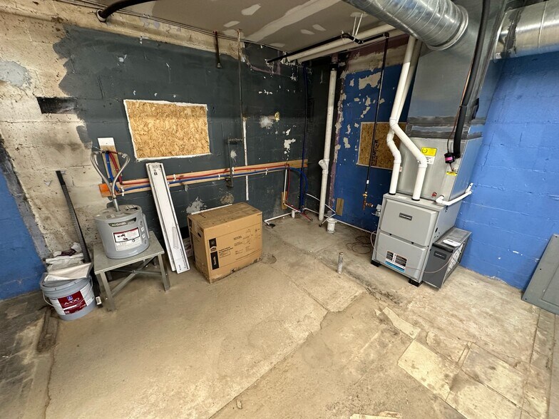 More Photos Of 1900 Broadway St, Anderson Storefront Retail Office For Sale