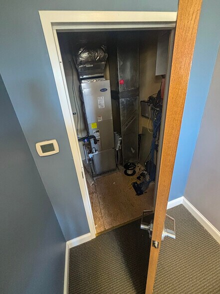 More Photos Of 14111-14165 Robert Paris Ct, Chantilly Office For Sale