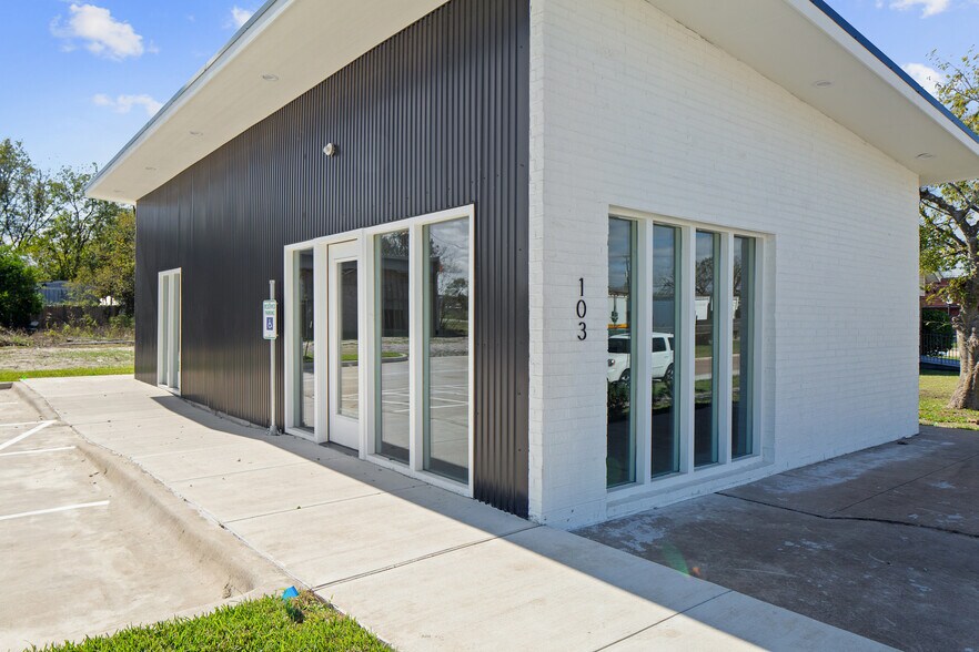 Primary Photo Of 103 W 32nd St, Bryan Freestanding For Lease