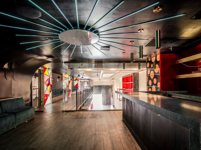 More Photos Of 2415 Ponce de Leon Blvd, Coral Gables Restaurant For Lease