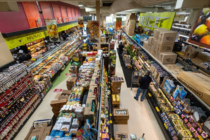 More Photos Of 16320 Crossbay Blvd, Howard Beach Supermarket For Sale