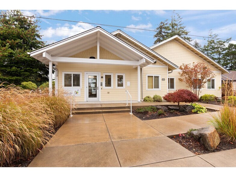 Primary Photo Of 1445 8th St, Florence Medical For Sale
