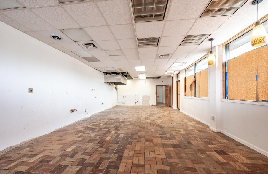More Photos Of 132 Federal Rd, Danbury Storefront For Lease
