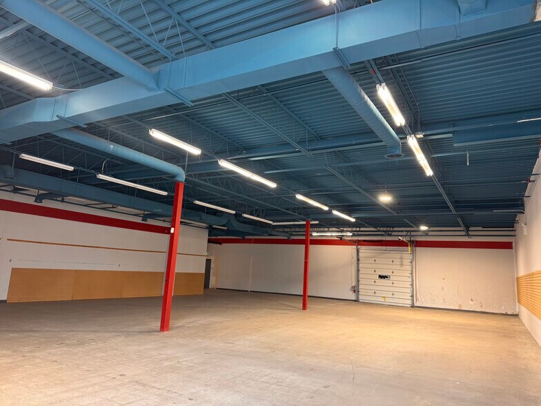 More Photos Of 366 N Front St, Belleville Storefront For Lease