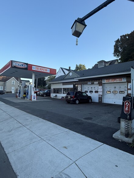 More Photos Of 474 Ferry St, Everett Service Station For Sale