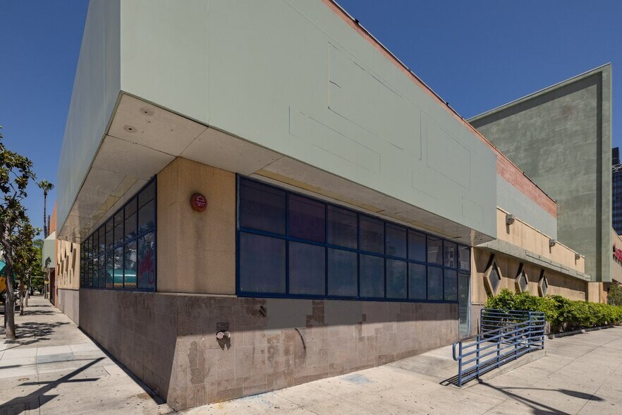 More Photos Of 5575 Wilshire Blvd, Los Angeles Freestanding For Lease