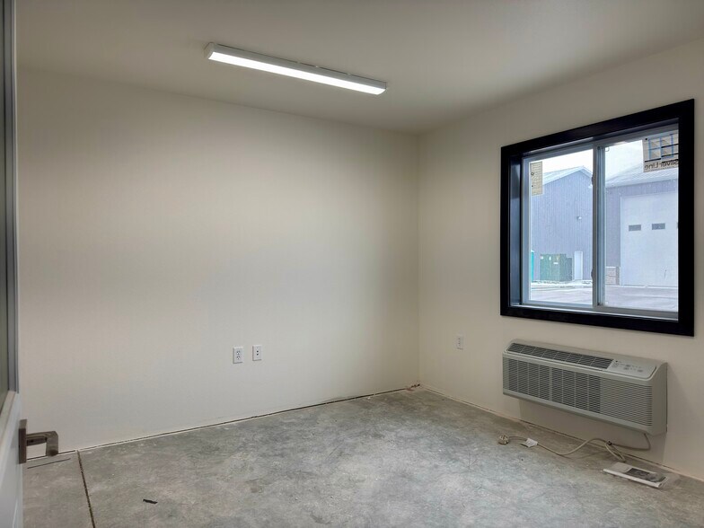 More Photos Of 3212 Airway Ave, Bismarck Light Distribution For Sale