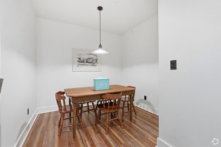 More Photos Of 1006 Frost Ave, Driftwood Loft Creative Space For Sale