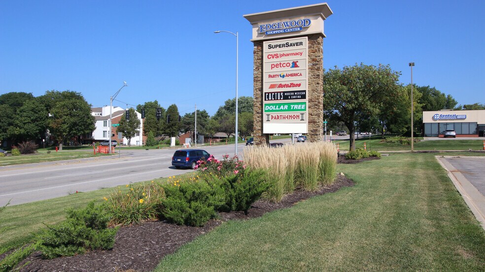More Photos Of 5400-5450 S 56th St, Lincoln Supermarket For Lease