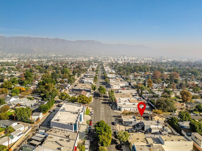 More Photos Of 2200 W Burbank Blvd, Burbank Storefront Retail Office For Sale