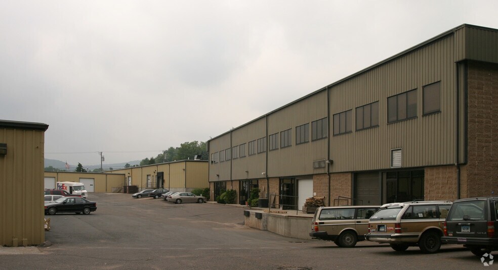 More Photos Of 430-468 Smith St, Middletown Flex For Lease