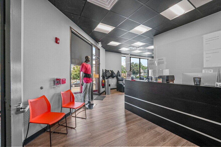 More Photos Of 530-540 Bergen Blvd, Ridgefield Office For Sale