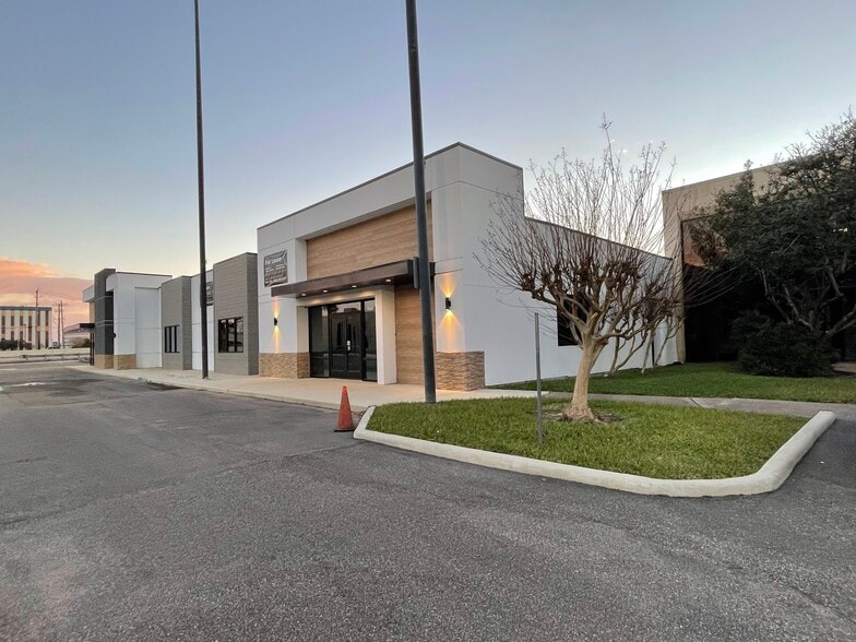 More Photos Of 1199 Nasa Pky, Houston Restaurant For Lease