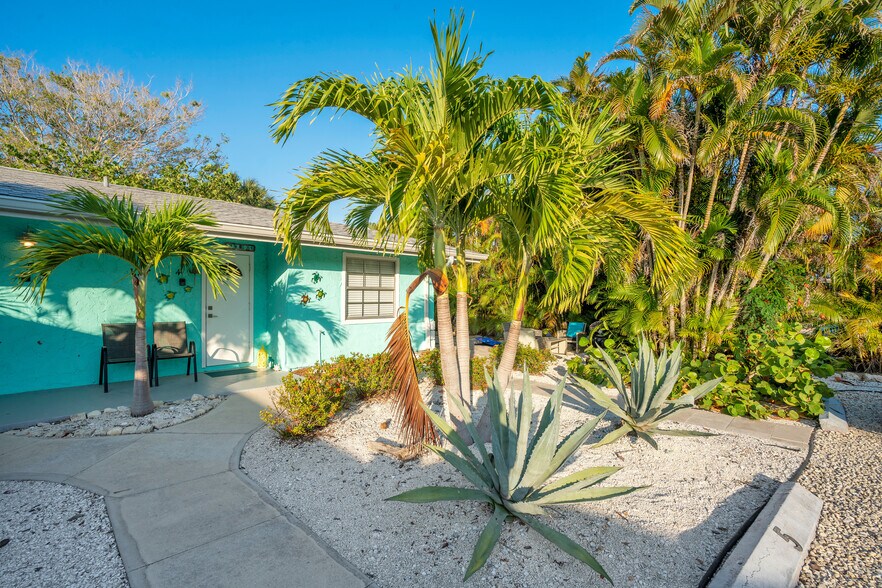 More Photos Of 571 Saint Judes Dr, Longboat Key Apartments For Sale