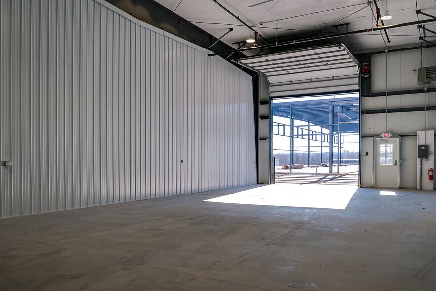 More Photos Of 24947 Larson, Lakeville Warehouse For Lease
