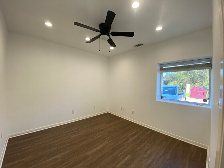 More Photos Of 16535 Hollister St, Houston Warehouse For Lease