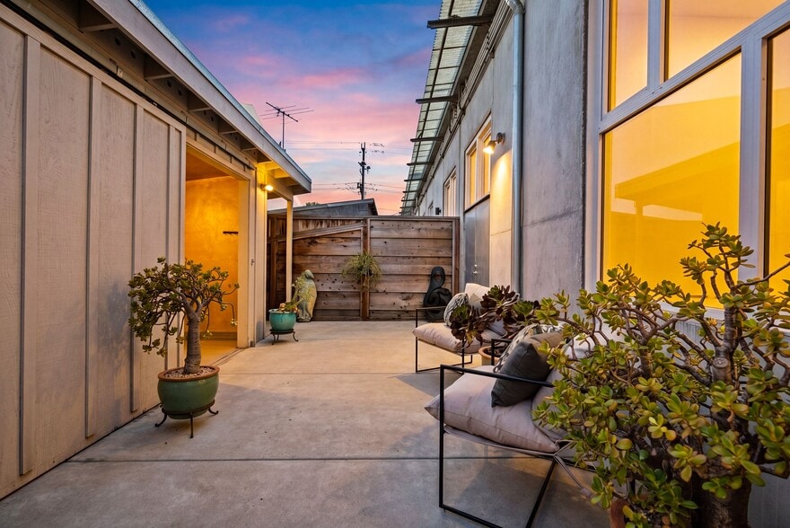 More Photos Of 108 High Rd, Santa Cruz Flex For Sale