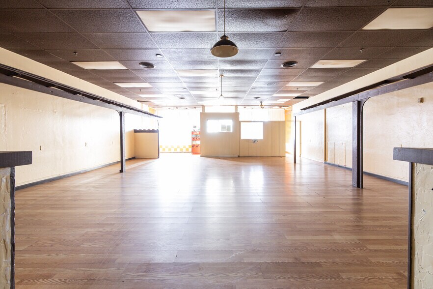 More Photos Of 716 N 12th St, Murray General Retail For Lease