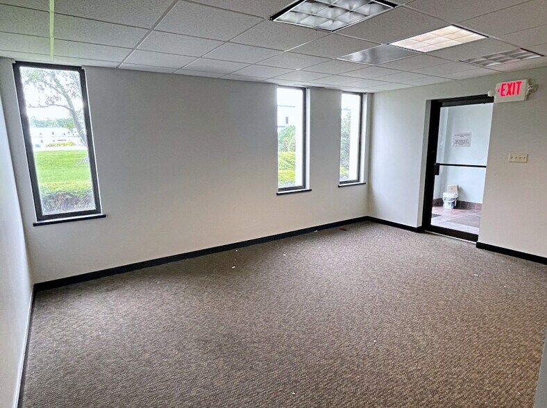 More Photos Of 58 Concord St, North Reading Office For Lease