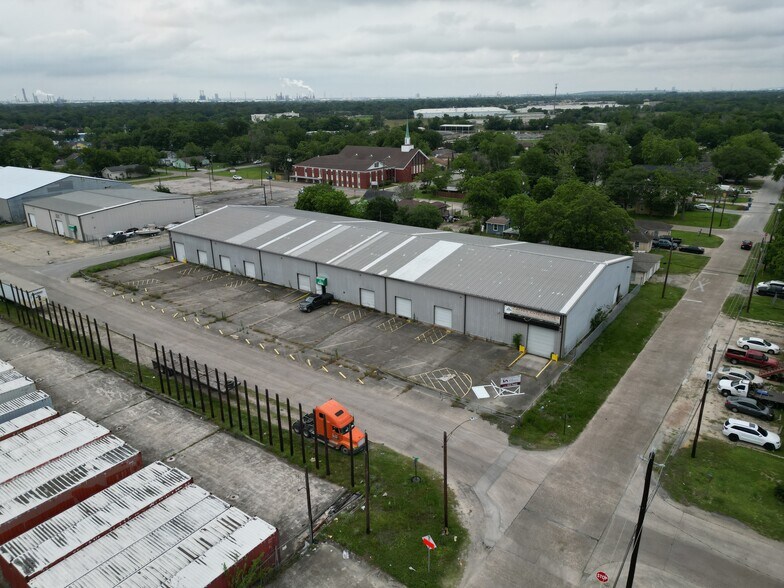 More Photos Of 1001 Dumont St, South Houston Distribution For Lease