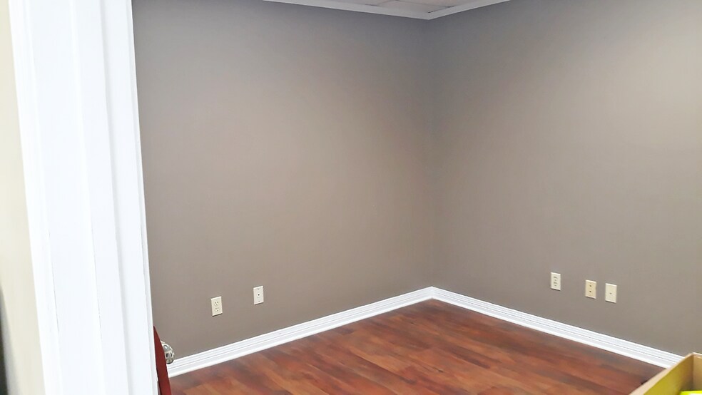 More Photos Of 4521 Higgins Rd, Mobile General Retail For Lease