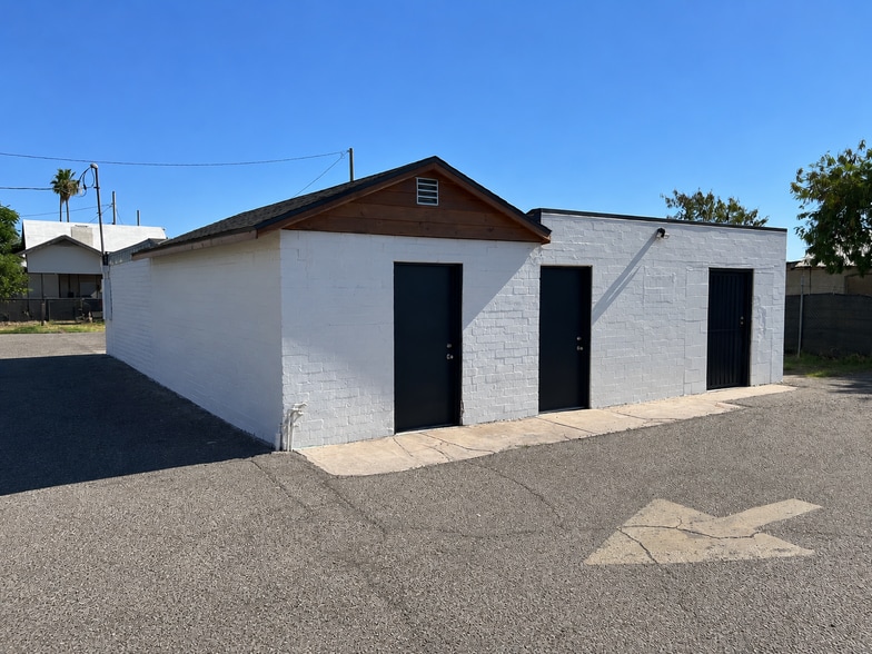 More Photos Of 2538 E McDowell Rd, Phoenix Freestanding For Lease