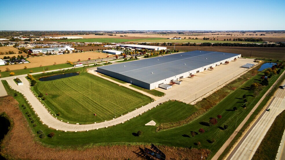 More Photos Of 2929 Venture Dr, Janesville Distribution For Lease