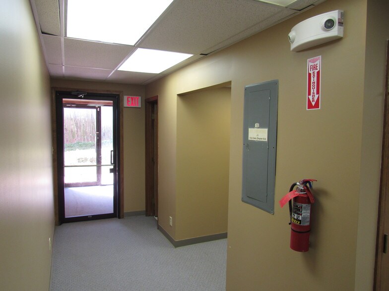 More Photos Of 4228 S Hocker Dr, Independence Office For Sale
