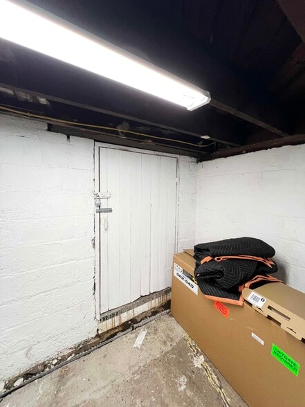 More Photos Of 530 Bayway Ave, Elizabeth General Retail For Sale
