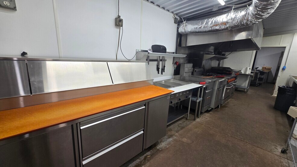 More Photos Of 4021 Acton Hwy, Granbury General Retail For Lease