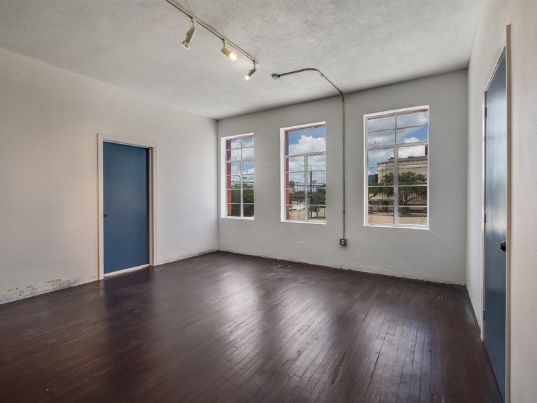 More Photos Of 4118 Fannin St, Houston Storefront For Lease