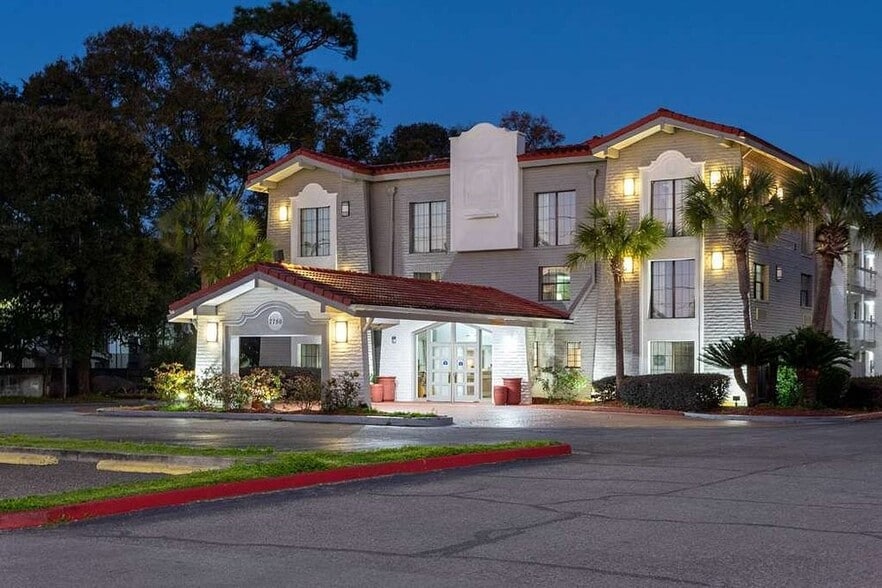More Photos Of 7750 Davis Hwy, Pensacola Hotel For Sale